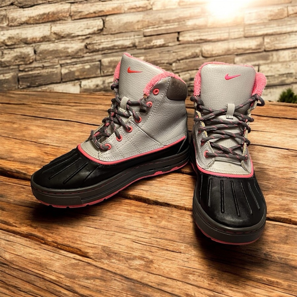 Nike ACG Women's Gray and Pink Winter Boots